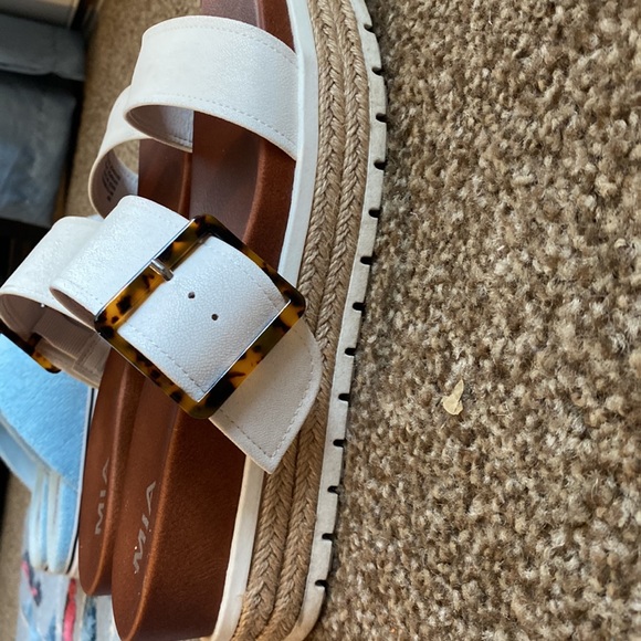 Platform Sandals - Picture 3 of 3